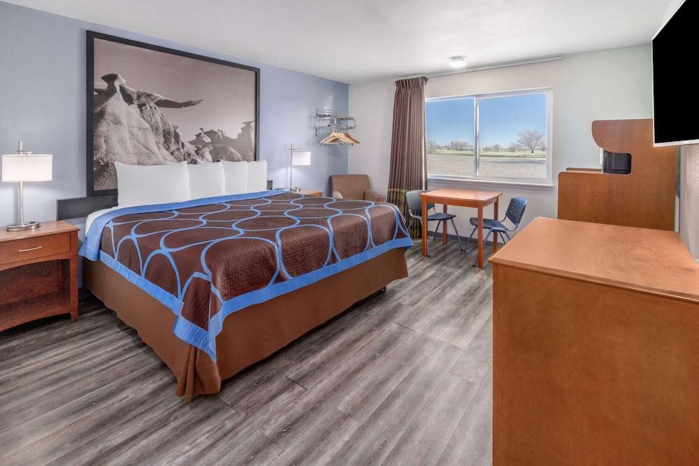 Super 8 by Wyndham Clayton photo 7