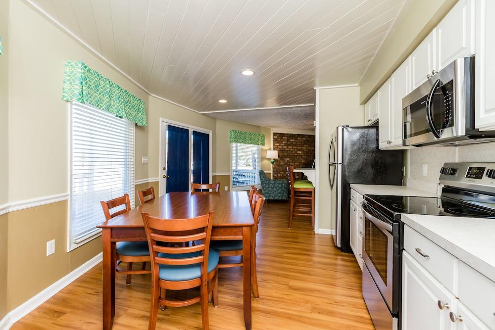 Country Club Villas photo 23