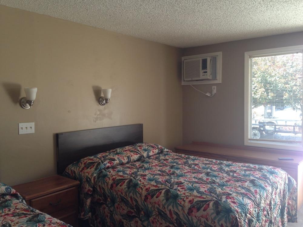 Oasis Motel photo 4