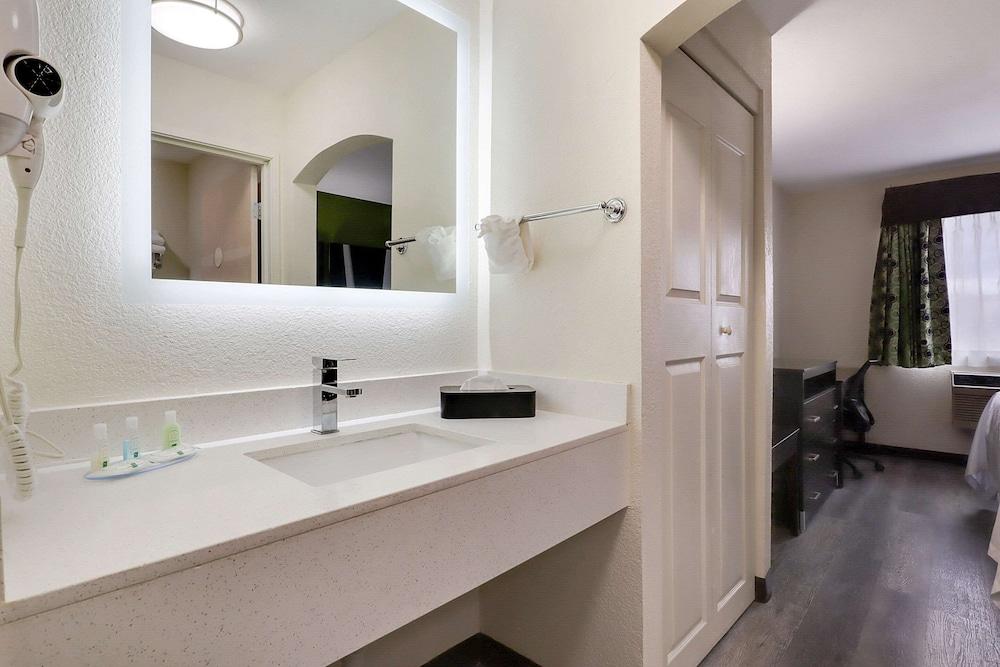 Quality Suites Albuquerque Airport photo 30