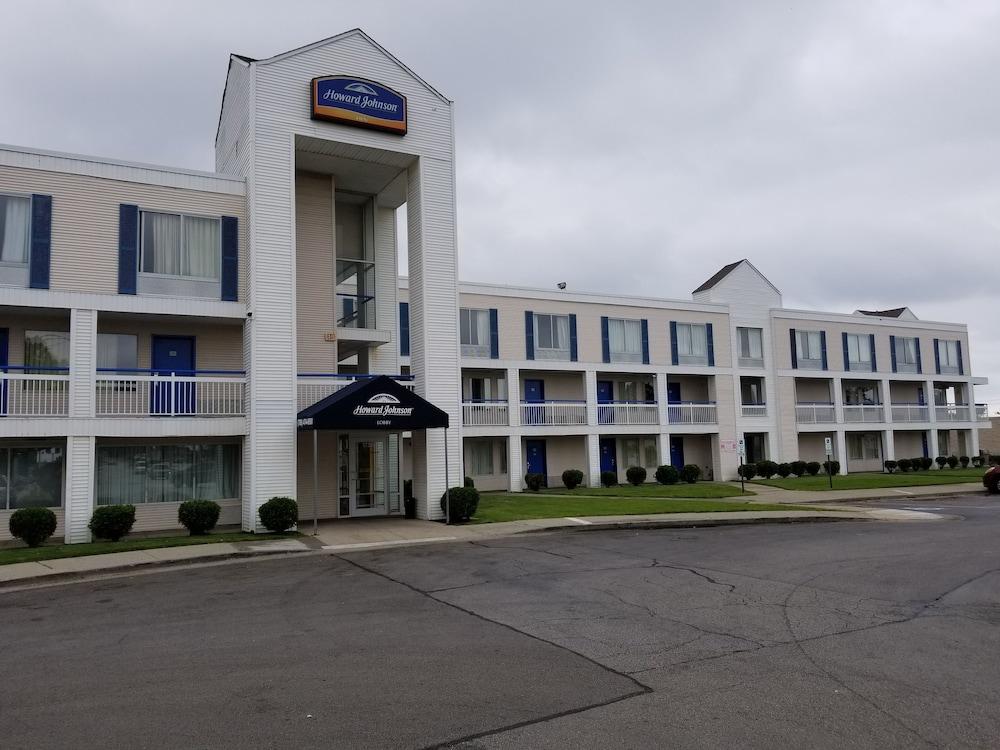 Travelodge by Wyndham Lansing IL photo 22