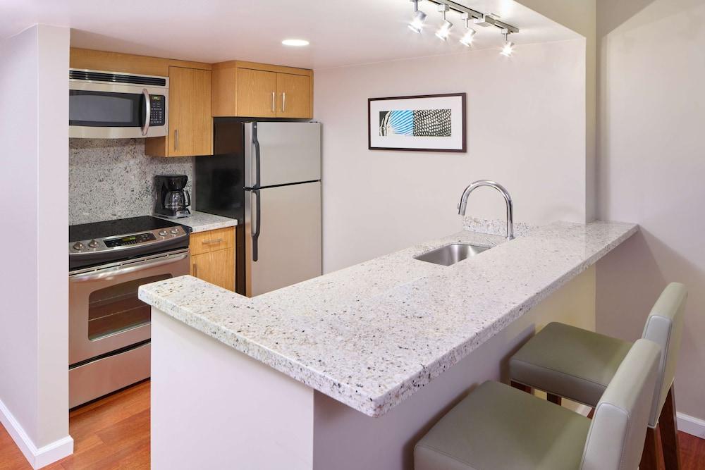 Ilikai Hotel & Luxury Suites photo 32