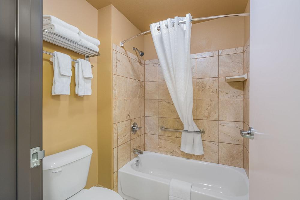 Landmark Suites photo 23