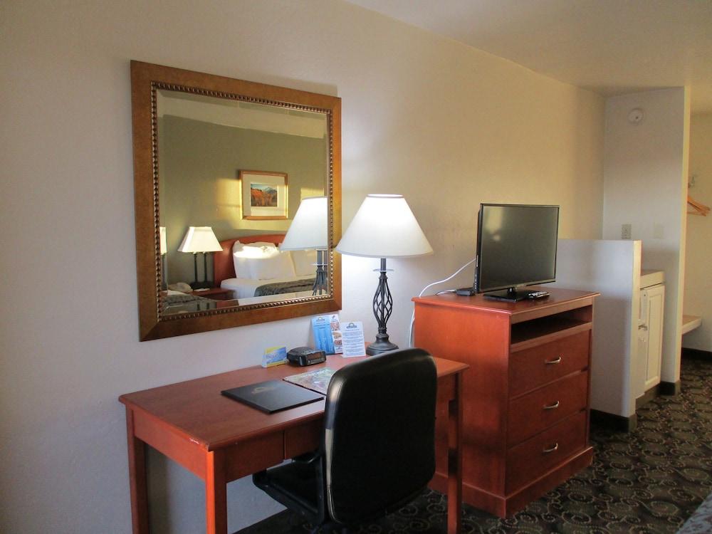 Days Inn by Wyndham Montrose photo 19