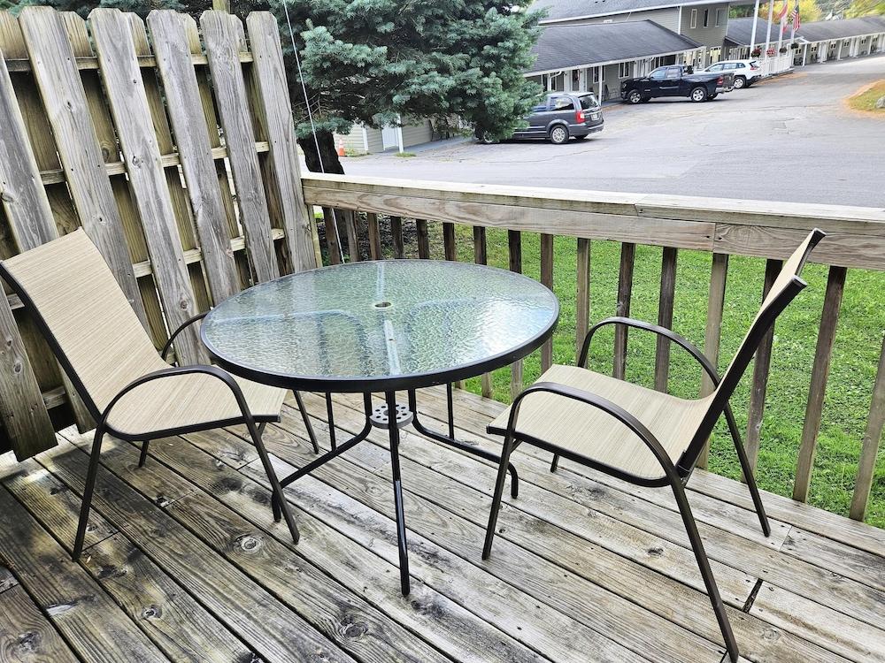 Capt.'s Inn & Suites photo 51