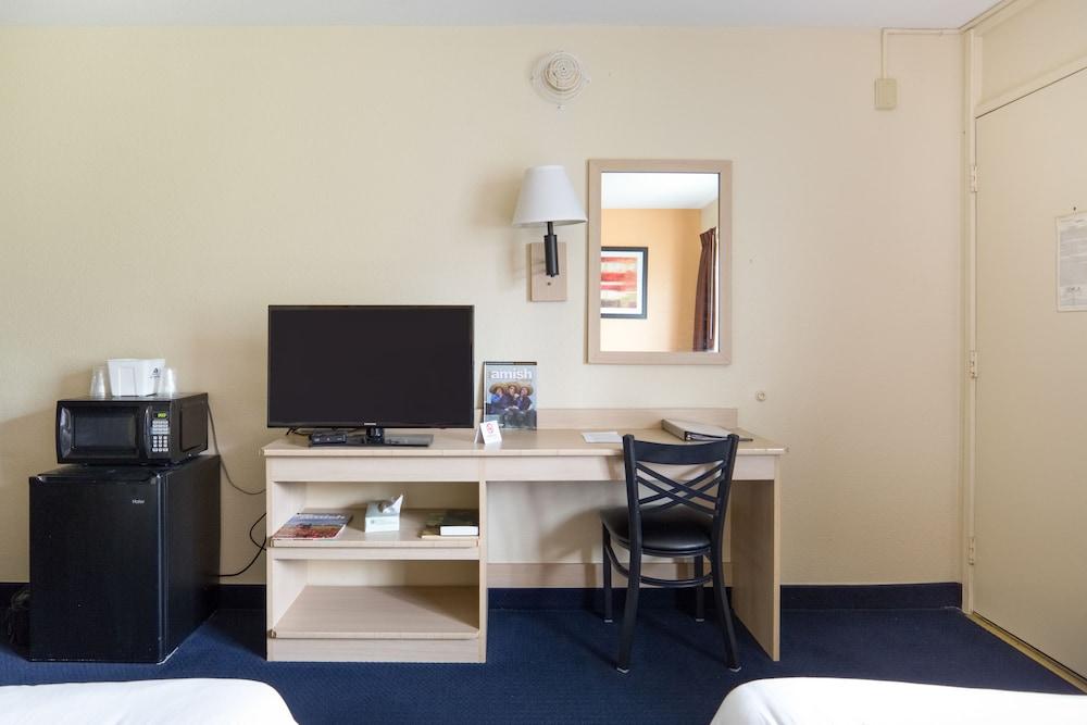 Days Inn by Wyndham New Philadelphia photo 16