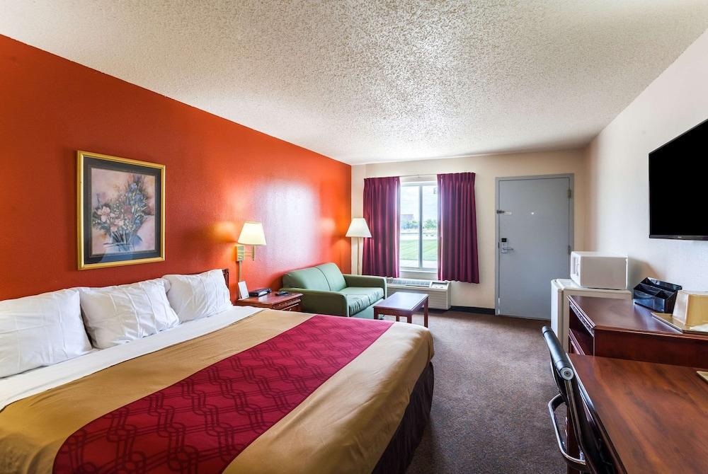 Econo Lodge Lincoln photo 25