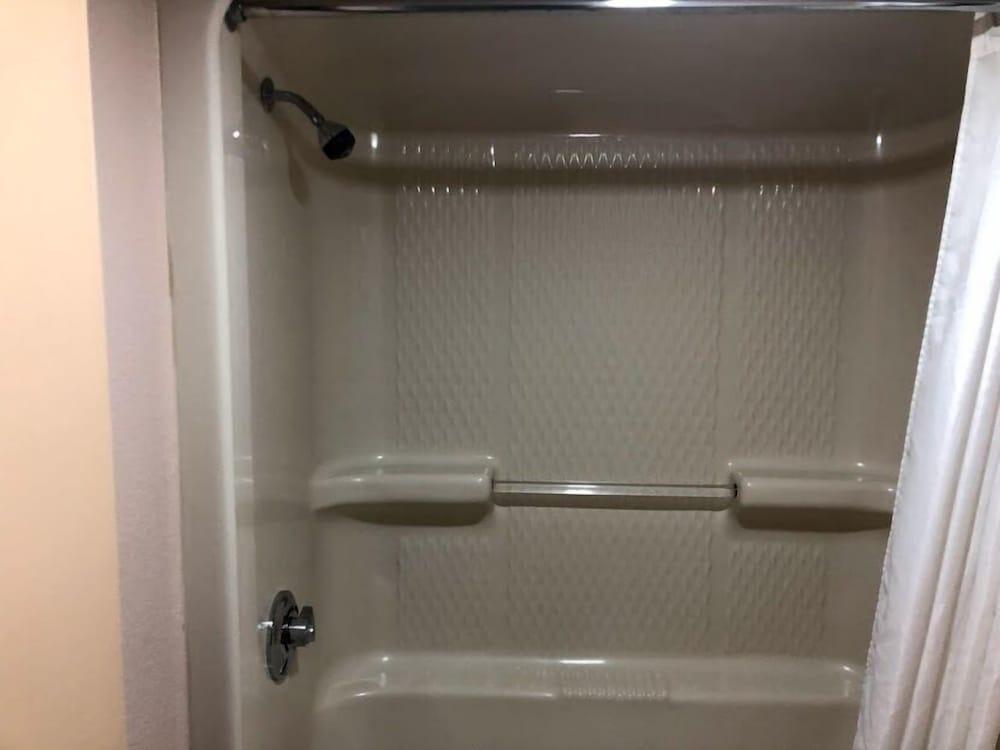 Legacy Inn Sumner photo 12