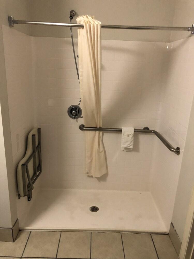 Whitesboro Inn & Suites photo 21