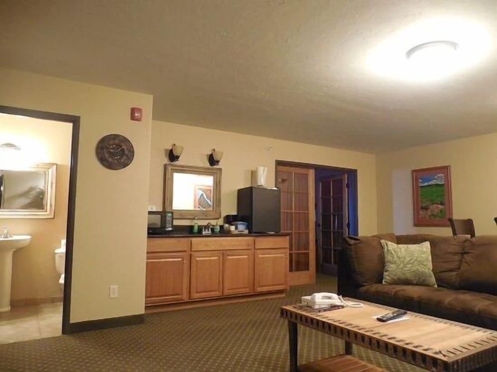 Blue Mountain Inn And Suites photo 14