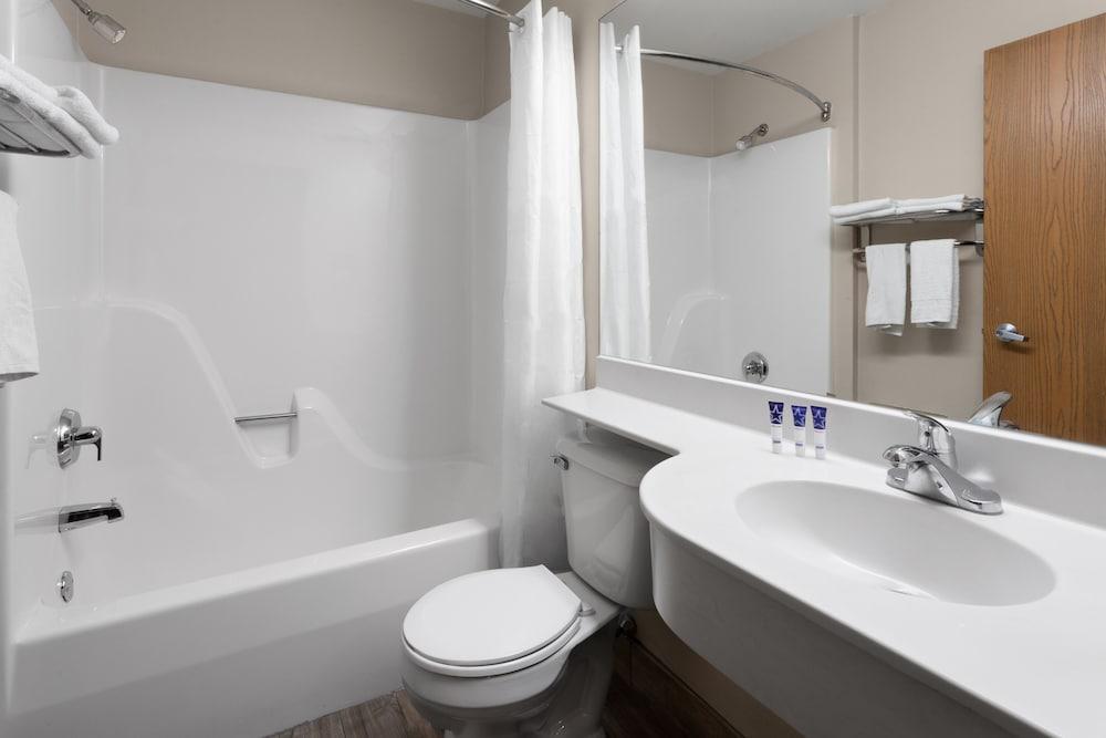 Americas Best Value Inn & Suites Racine photo 29