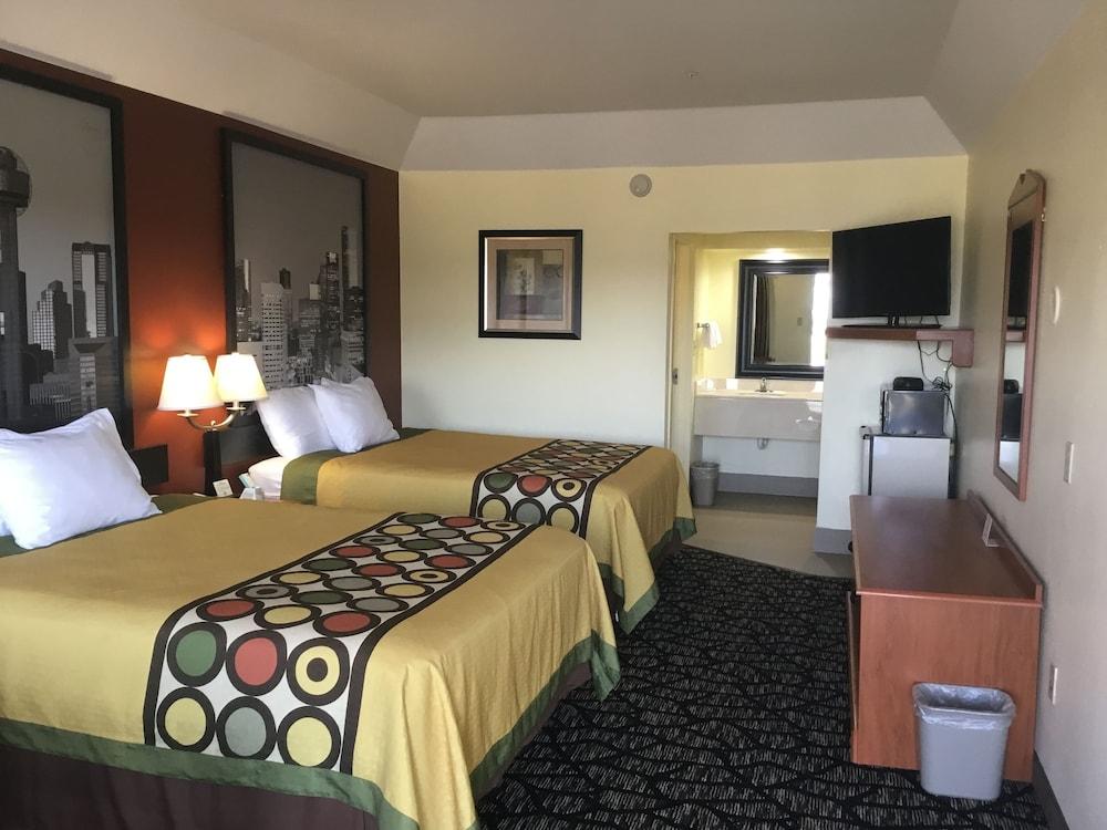 Super 8 by Wyndham Fairfield Tx photo 16