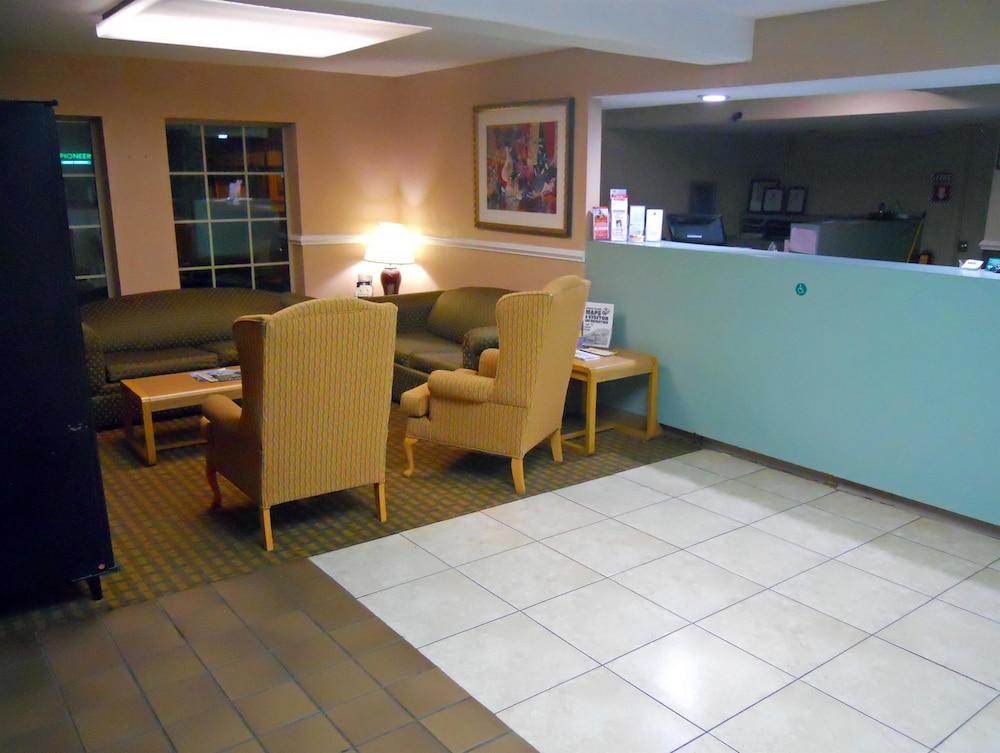 America's Best Inn and Suites Beaufort photo 2