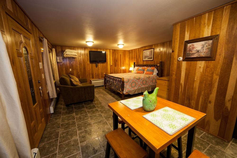 Log Cabin Lodge & Suites photo 78