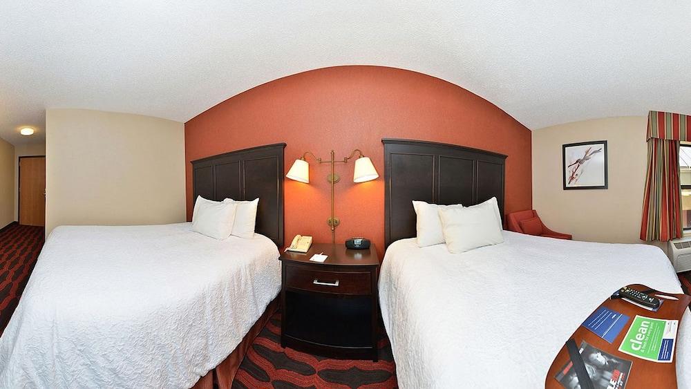 Hampton Inn Sturgis-Lagrange Area photo 13