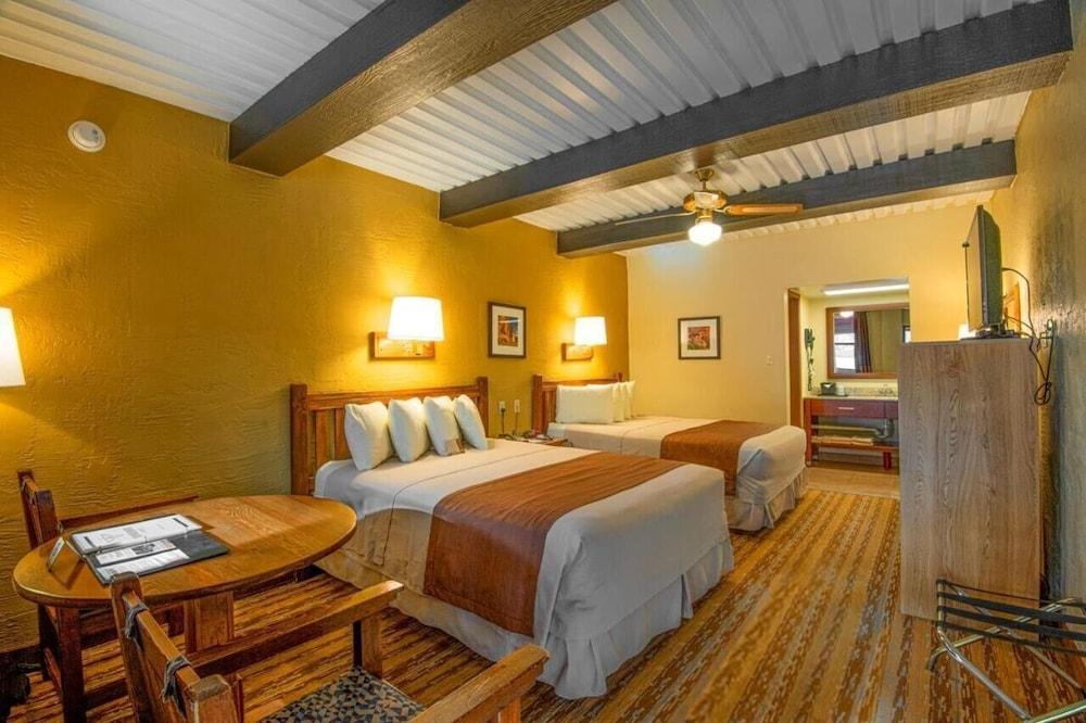 Thunderbird Lodge photo 19
