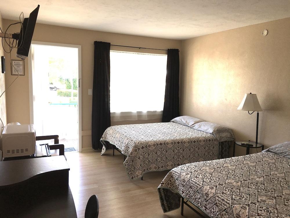 Cedar Inn photo 10