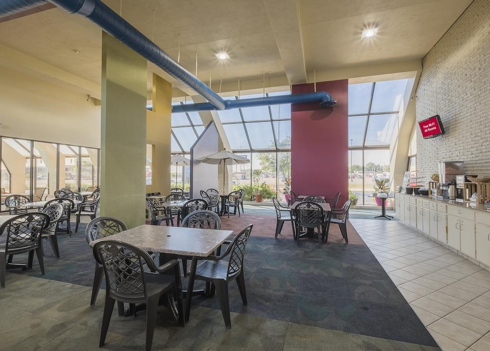 Sycamore Suites photo 59