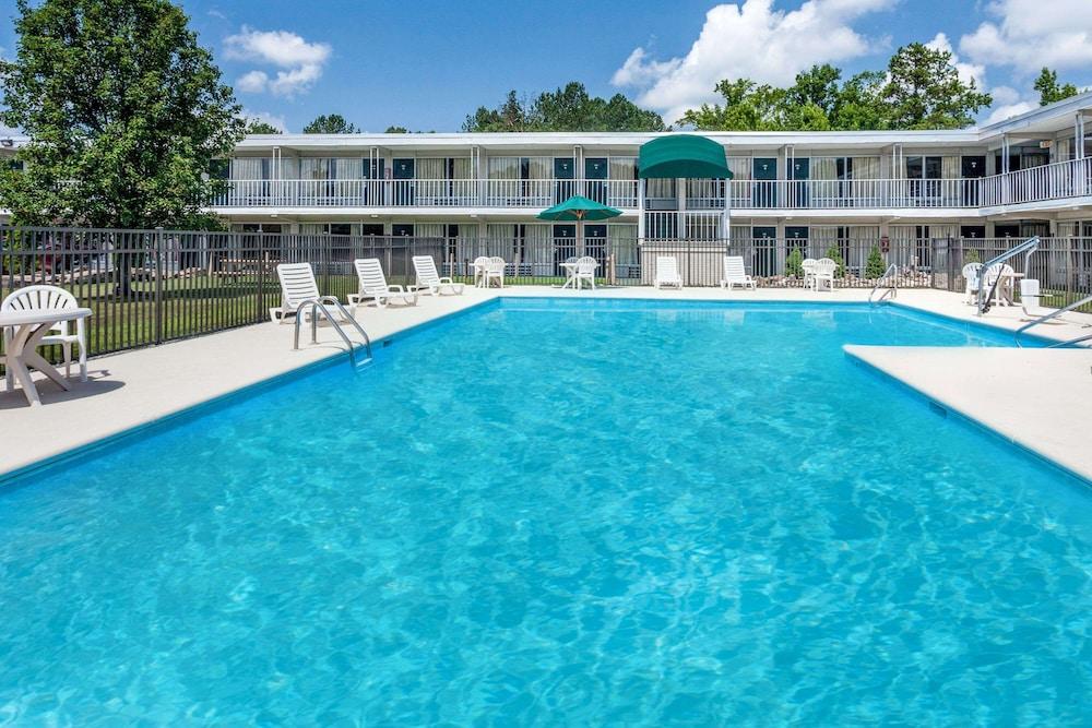 Days Inn by Wyndham Cullman photo 13