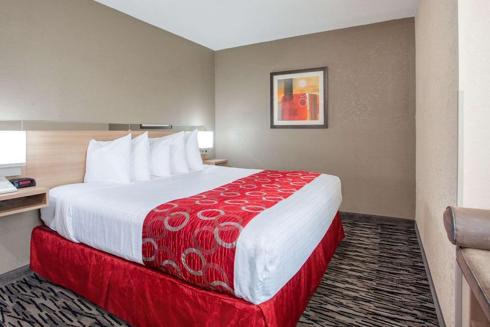 Microtel Inn & Suites by Wyndham Charleston WV photo 15