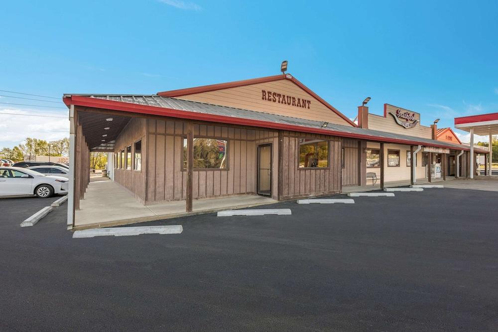Rodeway Inn Gurdon I-30 photo 10