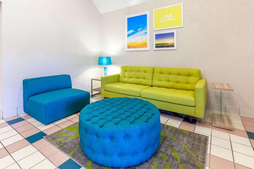 Days Inn by Wyndham Milan Sandusky South photo 3
