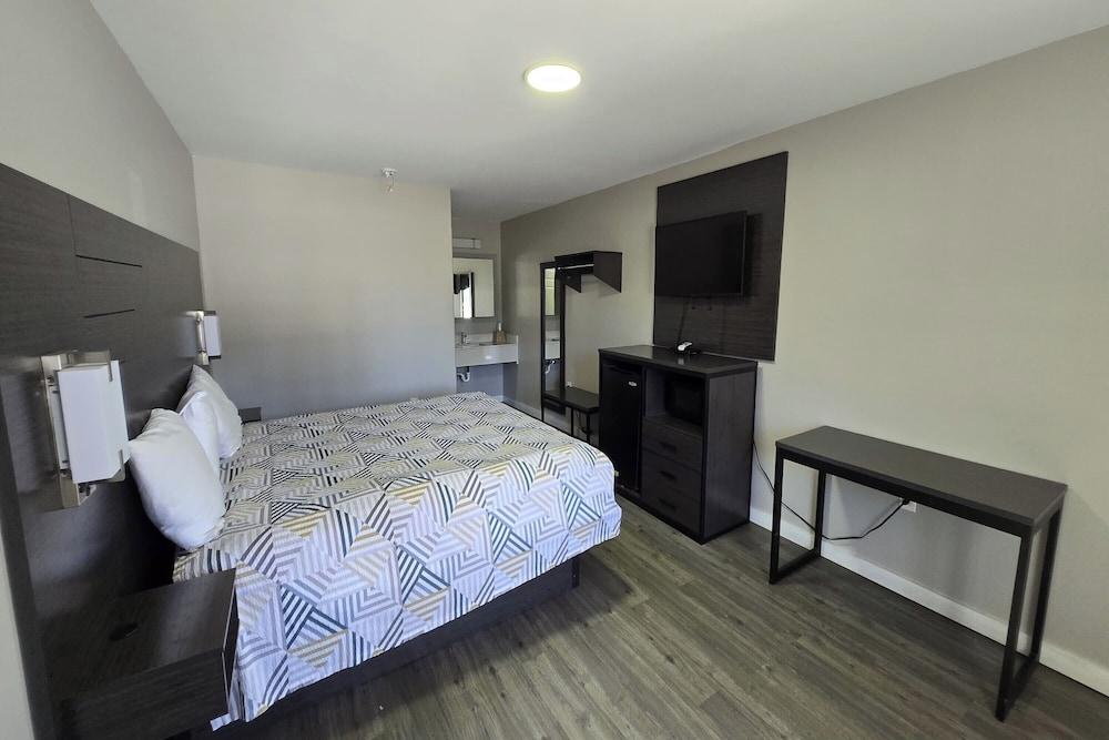 Deerfield Inn McComb I-55 photo 12