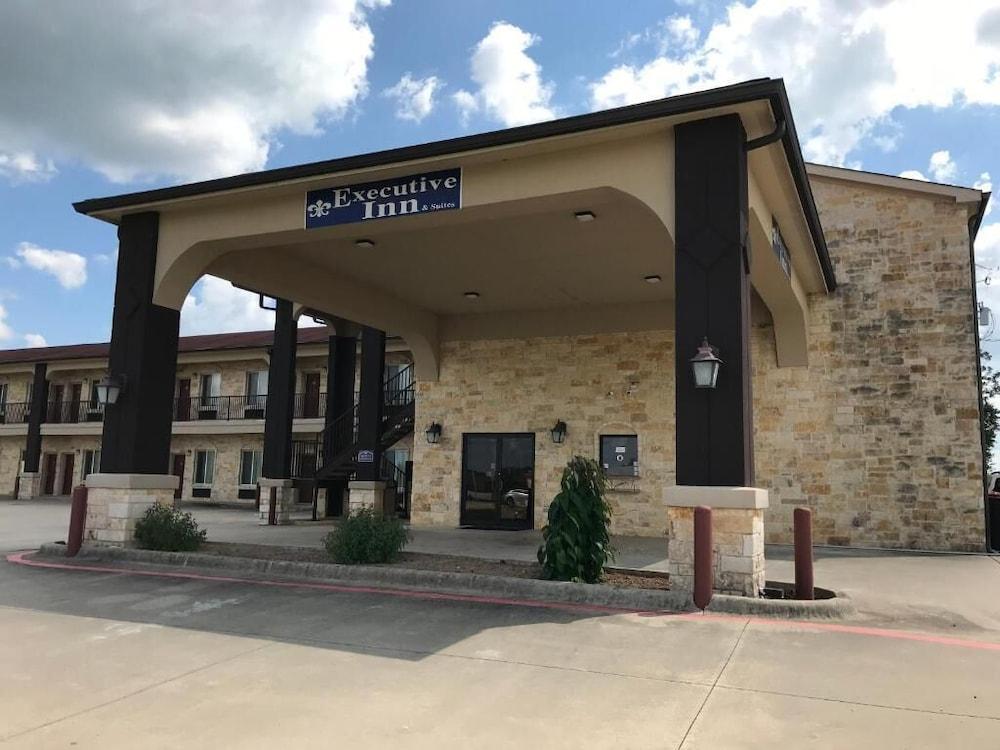 Executive Inn & Suites photo 14