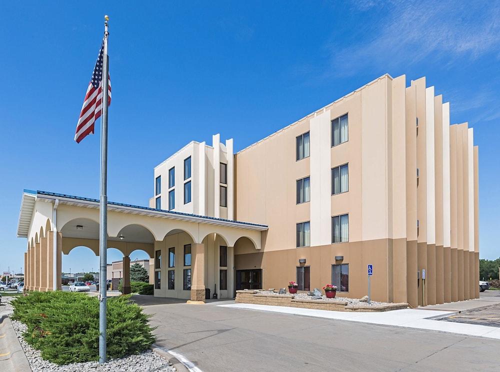Rodeway Inn photo 10