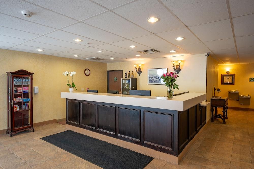 Silverland Inn and Suites photo 3
