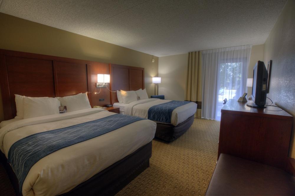Comfort Inn & Suites Rochelle - DeKalb photo 32