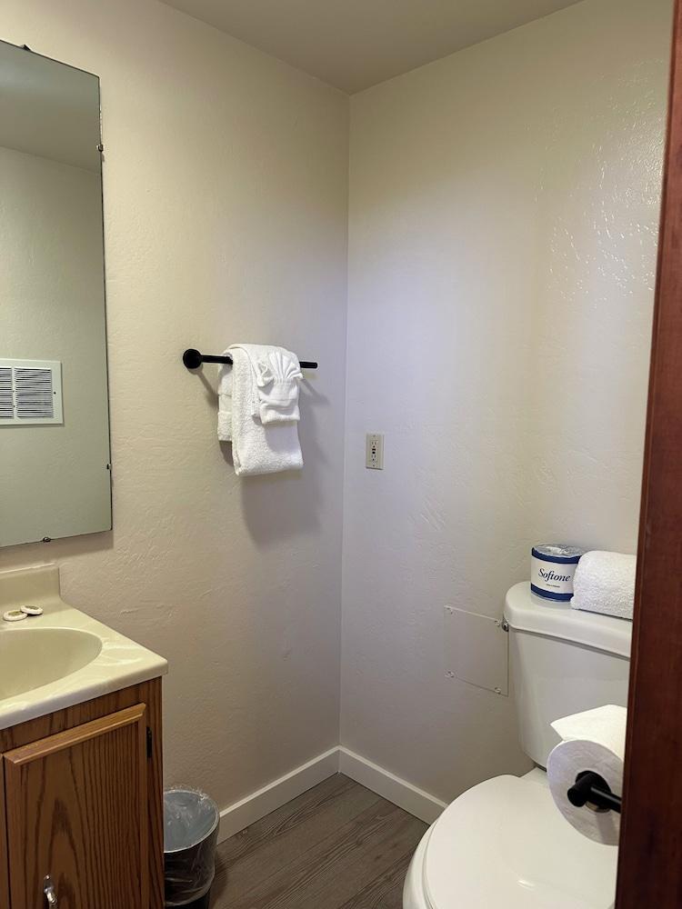 Lee Vining Motel photo 66
