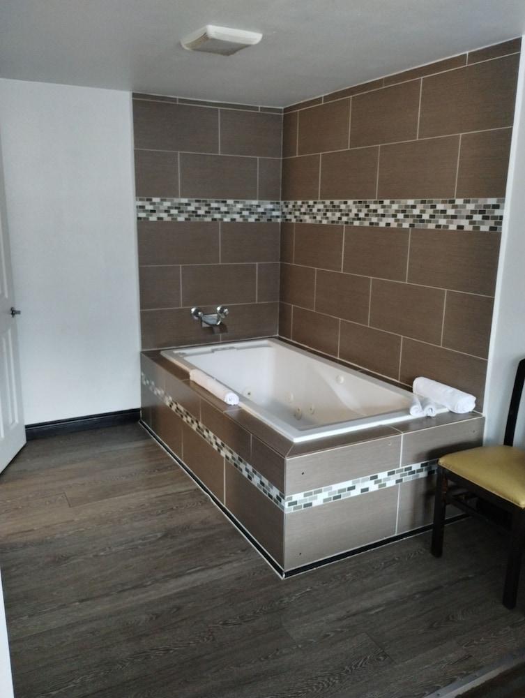 Kings Row Inn photo 9