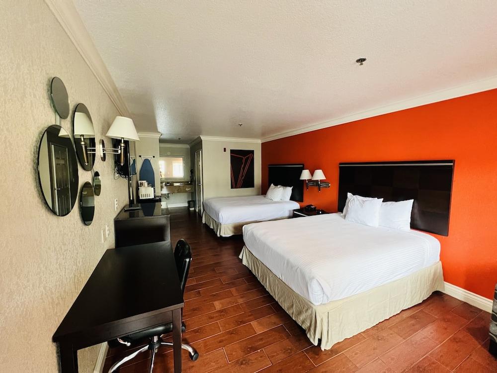 Casa Blanca Hotel - Orange photo 9
