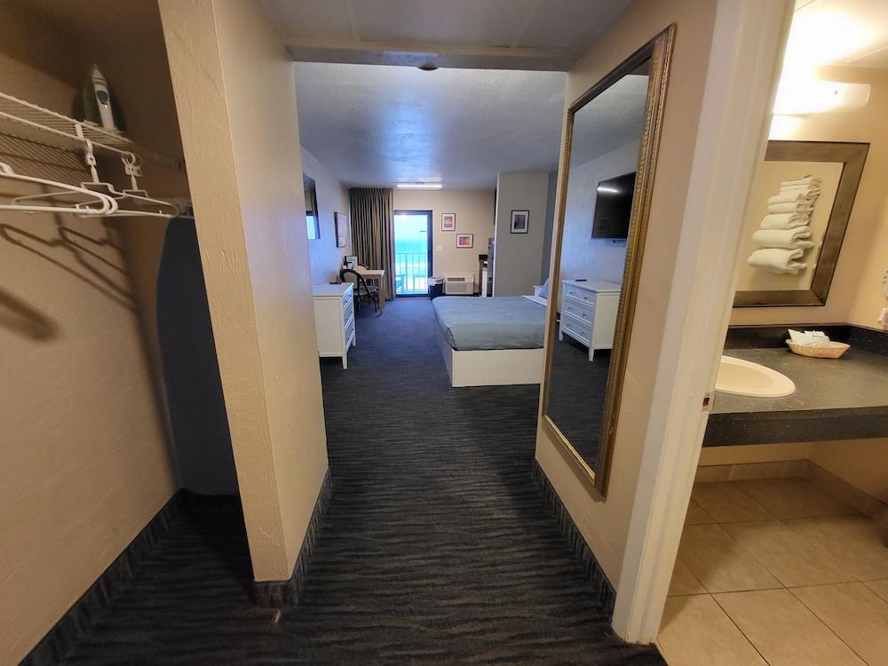 Beachside Hotel photo 8