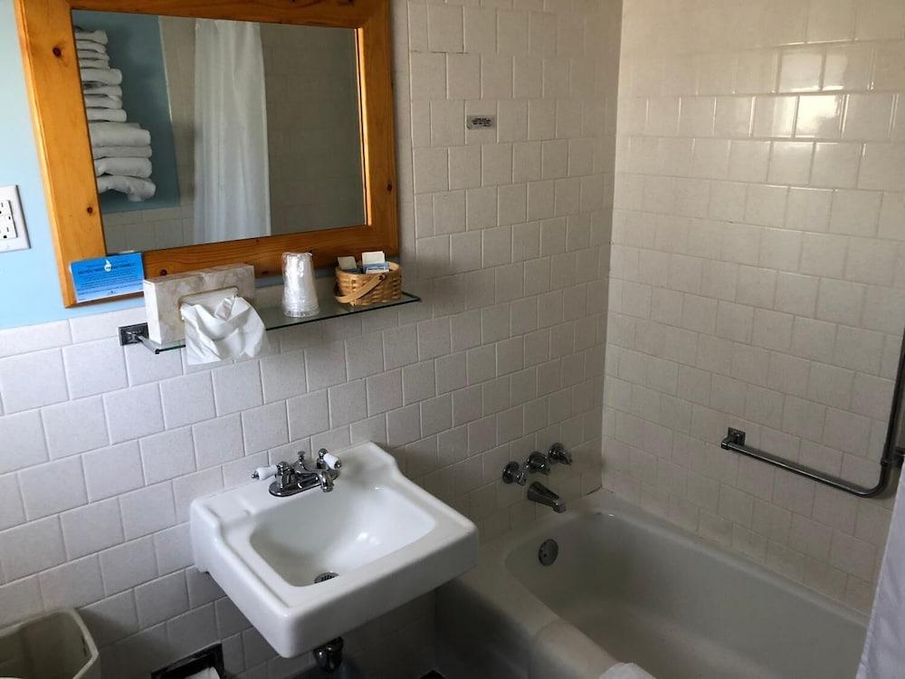 Doryman Motel photo 29