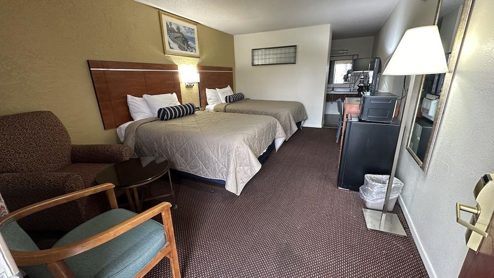 Economy Inn photo 9
