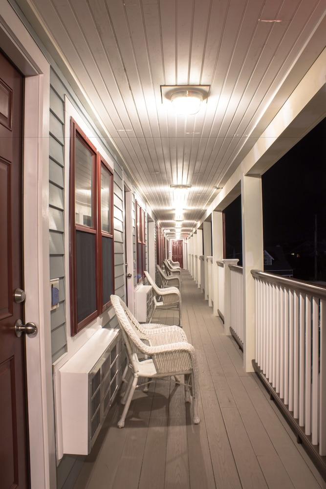 MV Surfside Hotel photo 80