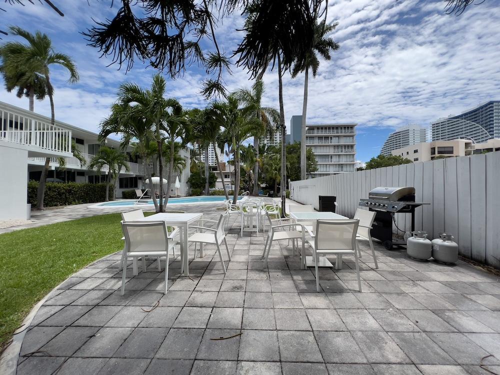 Beach Gardens A North Beach Village Resort Hotel photo 9