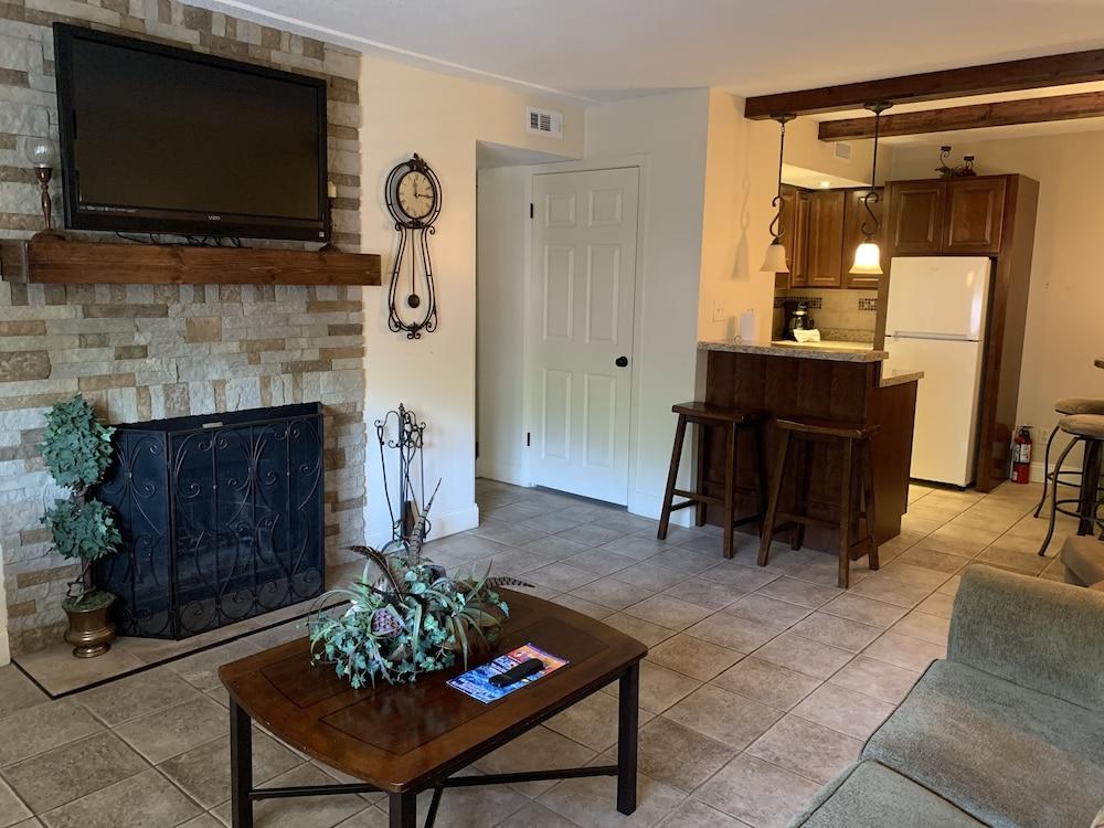 Oak Square Rentals photo 46