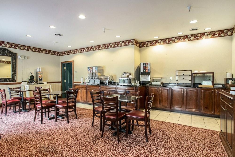 Country Inn & Suites by Radisson, Elkhart North photo 4
