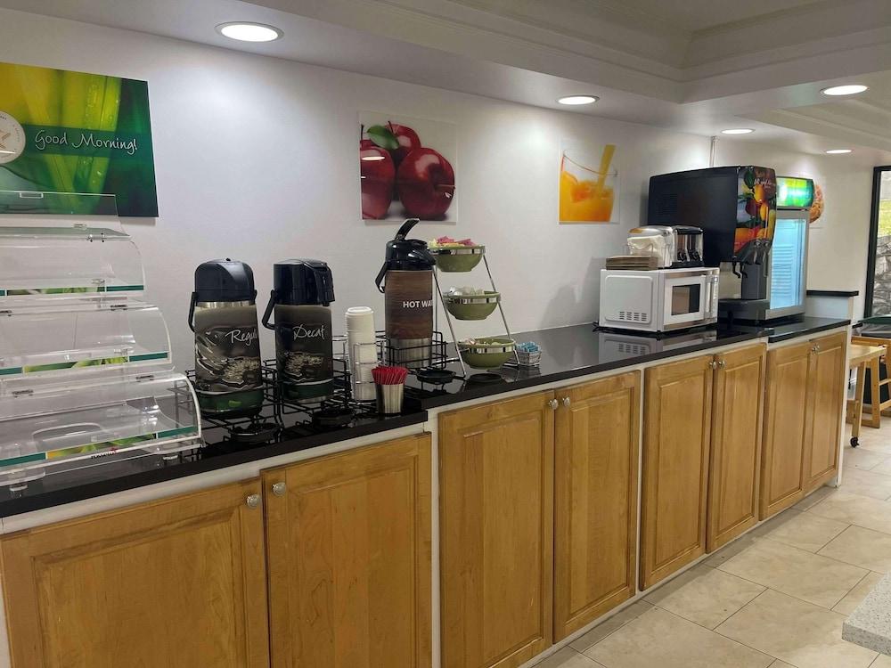 Quality Inn Dalton Central photo 17