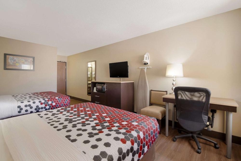 Econo Lodge Grand Forks near University photo 26