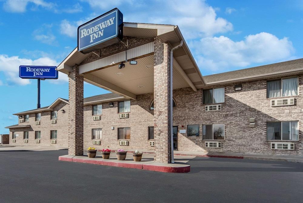Super 8 by Wyndham Cozad photo 1