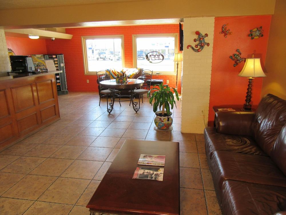 El Patio Inn photo 15