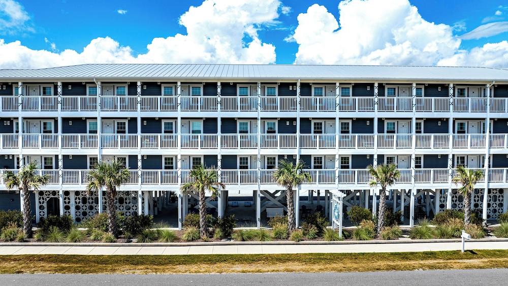 Saltwater Suites photo 75
