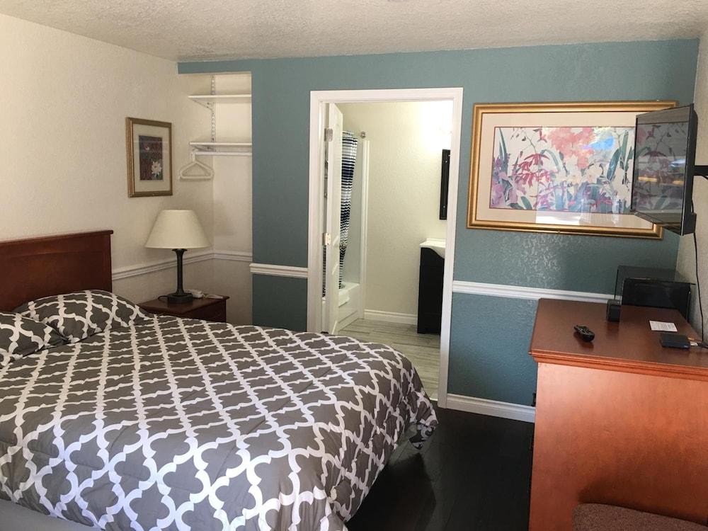 Belfair Motel photo 11
