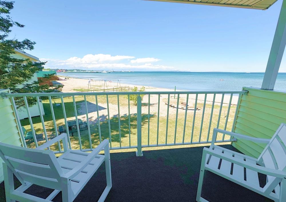 Beachcomber of Mackinaw photo 43