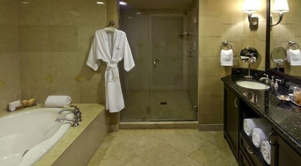 Private Residences at the Atlantic Resort and Spa photo 68