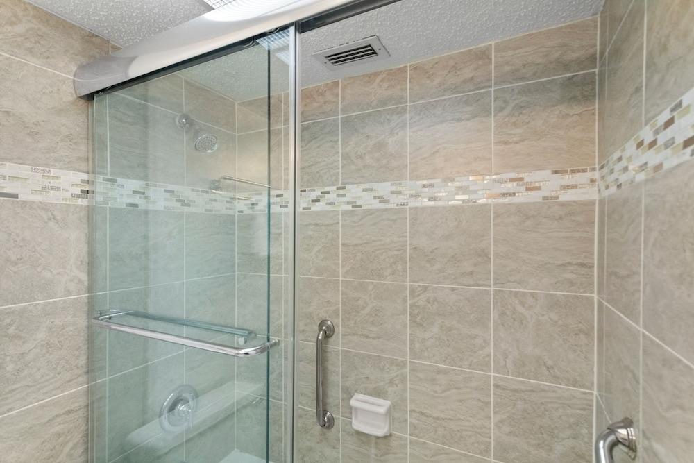 Fifty Gulfside Condominiums photo 14